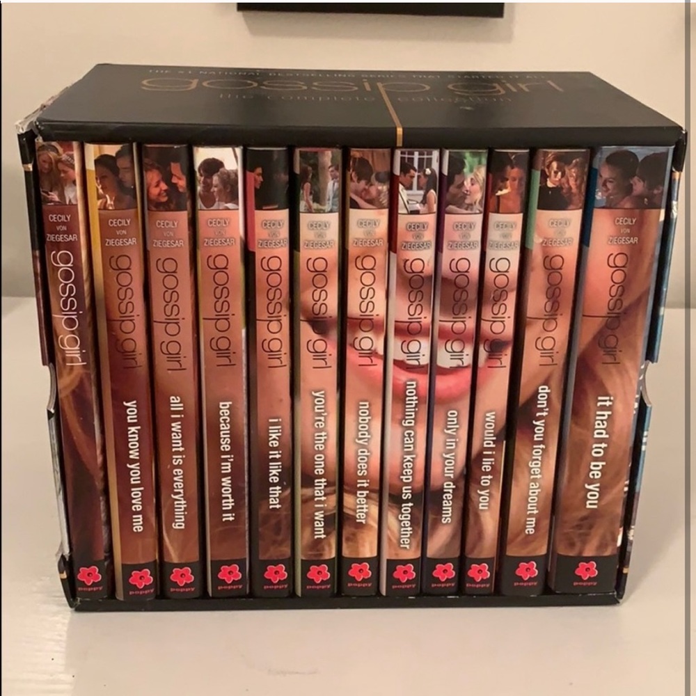 NOT SOLD-GOSSIP GIRL collection books (12 books